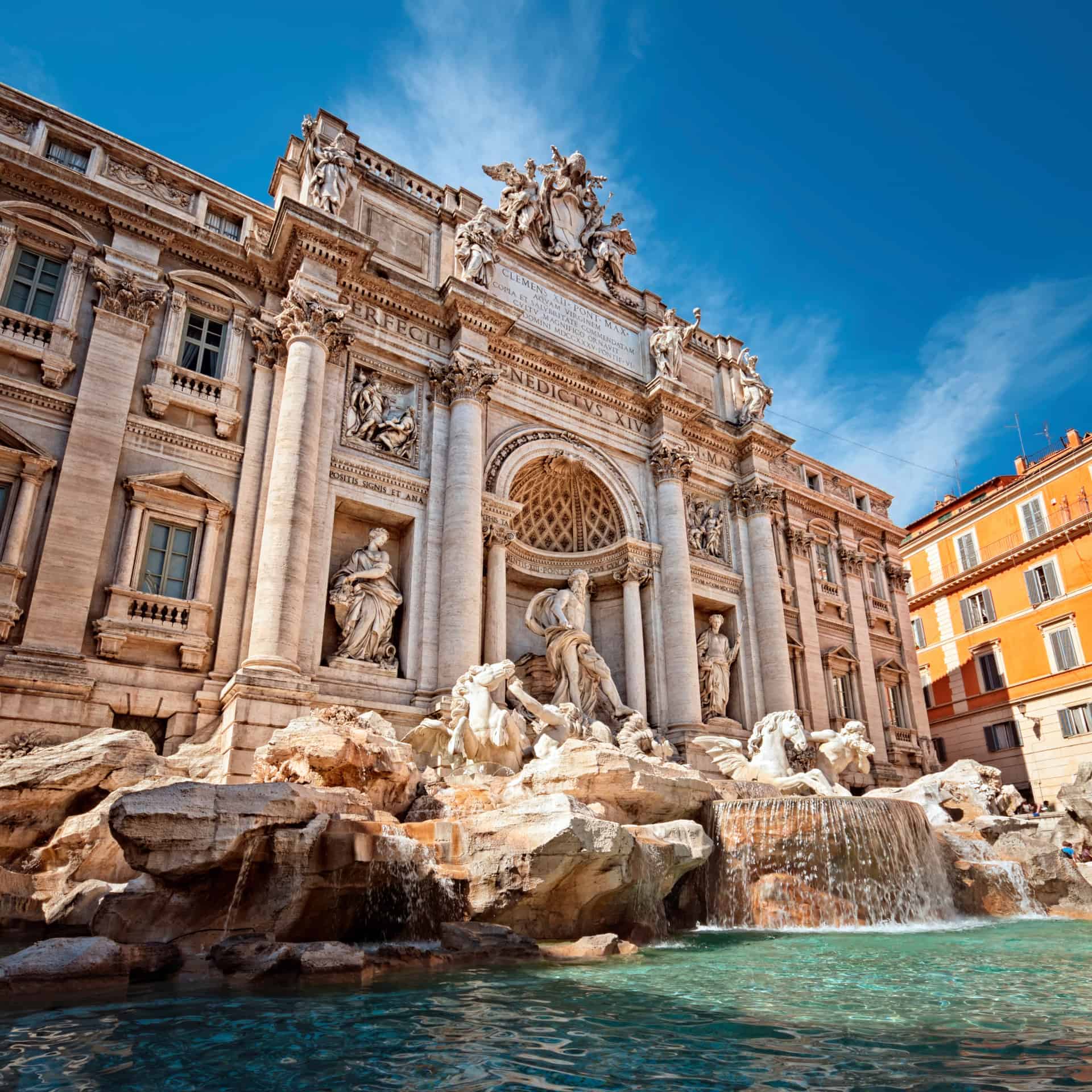 The Iconic Trevi Fountain: An Enchantment of Water and History in Rome!